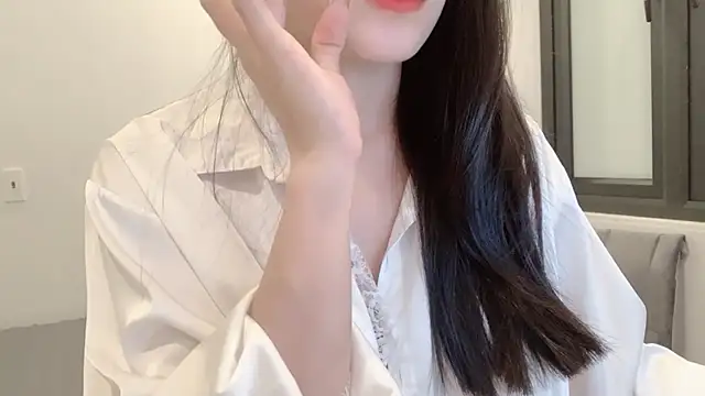    Lily    online show from 06-06-26, 04:33