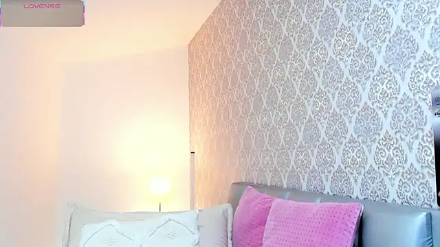 Snapshot of BellaNixs chatting on 12-20-25, 03:35 BellaNixs online show from 12-20-25, 03:35