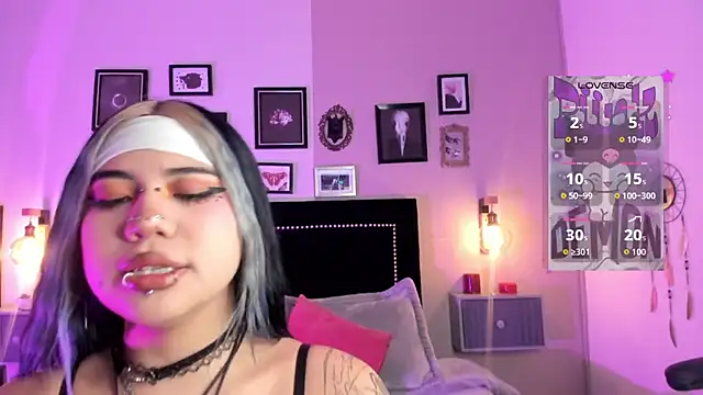 Snapshot of pinkk_deemon chatting on 06-17-26, 01:23 pinkk deemon online show from 06-17-26, 01:23