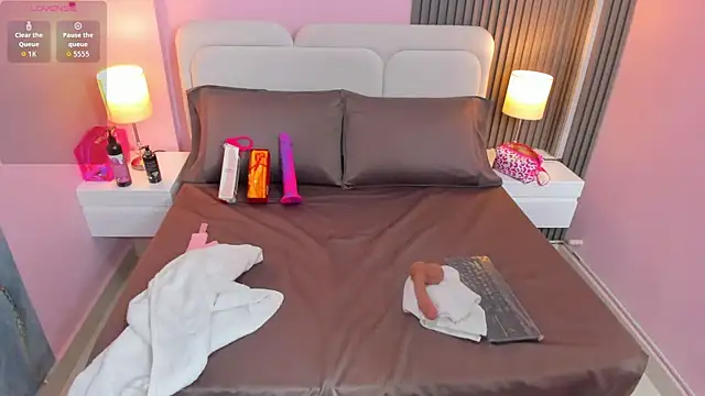 Clawdeen  wolf online show from 11-12-25, 08:19