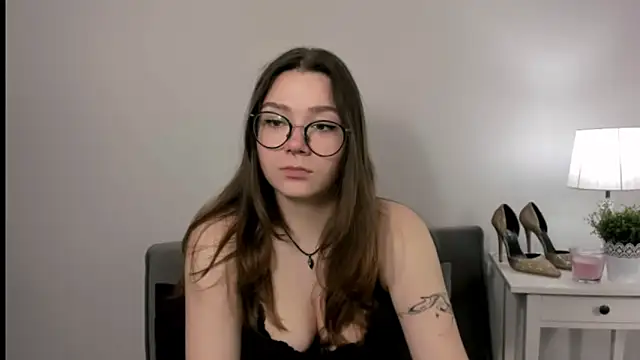 Snapshot of KatySensualy chatting on 03-26-26, 04:12 KatySensualy online show from 03-26-26, 04:12