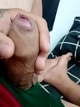 Snapshot of pulssante chatting on 02-14-26, 08:33 pulssante online show from 02-14-26, 08:33