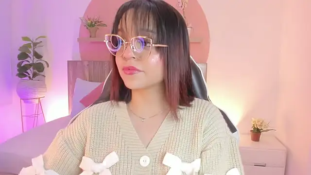 Snapshot of Clara_Luu chatting on 06-10-26, 02:45 Clara Luu online show from 06-10-26, 02:45