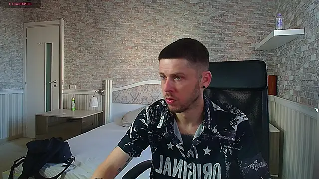 JonahShaw online show from 06-26-26, 04:28