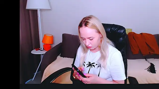 LiluMoon   online show from 04-23-26, 08:13