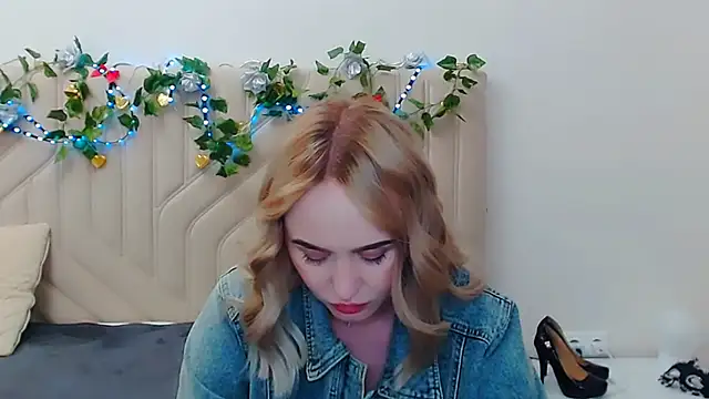 LiluMoon   online show from 04-29-26, 04:33