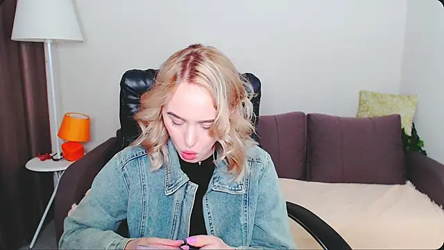LiluMoon   online show from 05-01-26, 04:11