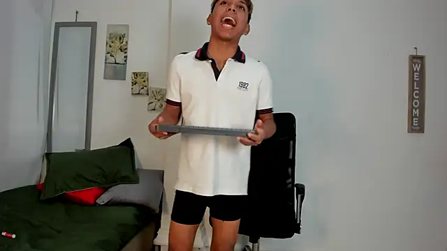 tyler twink boy online show from 05-17-26, 01:07