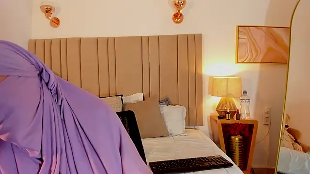 Snapshot of najwa__ chatting on 05-12-26, 05:04 najwa online show from 05-12-26, 05:04