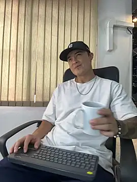 Snapshot of Alexander_ferre chatting on 07-03-26, 12:44 Alexander ferre online show from 07-03-26, 12:44