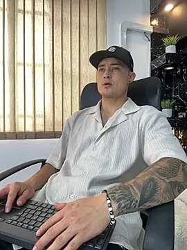 Snapshot of Alexander_ferre chatting on 07-04-26, 01:39 Alexander ferre online show from 07-04-26, 01:39