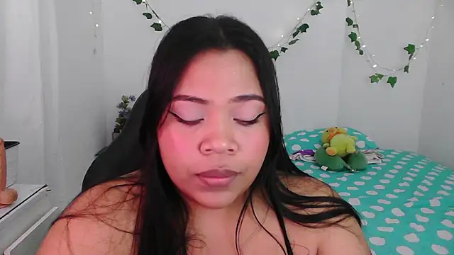 Snapshot of Juicy_elenxx chatting on 06-19-26, 10:57 Juicy elenxx online show from 06-19-26, 10:57