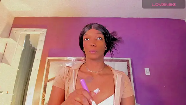 Snapshot of Sara_hot12112 chatting on 06-17-26, 07:15 Sara hot12112 online show from 06-17-26, 07:15
