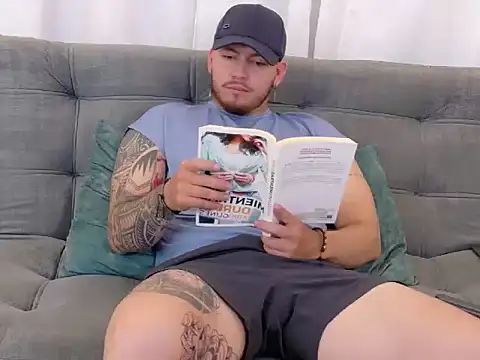 Snapshot of JaxRagnar chatting on 05-19-26, 01:56 JaxRagnar online show from 05-19-26, 01:56