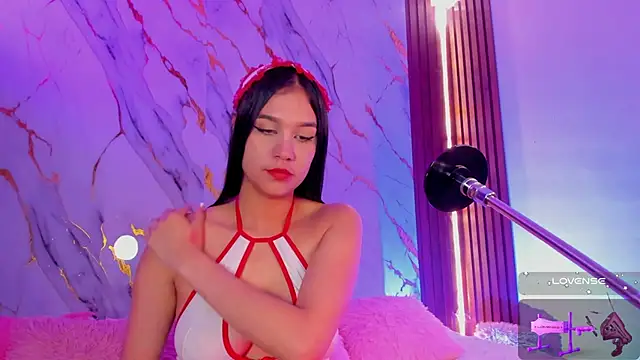 Emmiicute online show from 11-28-25, 02:53