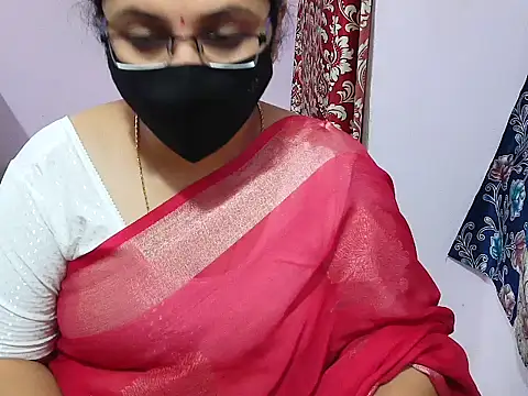 Snapshot of jannu6482 chatting on 10-25-25, 04:35 jannu6482 online show from 10-25-25, 04:35