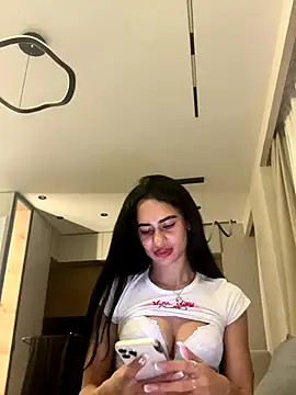 Snapshot of itsyourgirltee chatting on 11-13-25, 01:48 itsyourgirltee online show from 11-13-25, 01:48