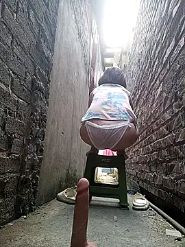 Snapshot of July-Asian chatting on 03-28-26, 09:31 July-Asian online show from 03-28-26, 09:31