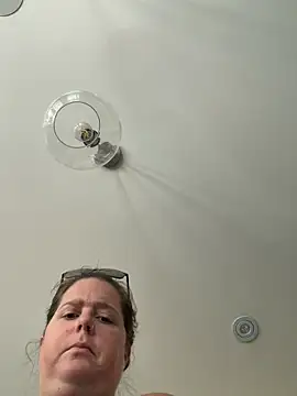 hornykitty1210 online show from 06-12-26, 01:43