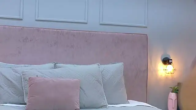 Camila Hill  online show from 02-10-26, 04:22