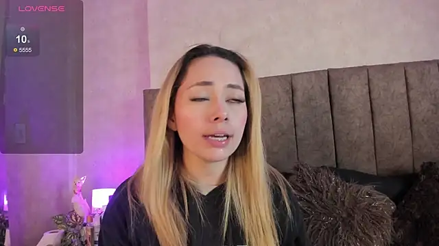 LanaMills  online show from 01-17-26, 04:50