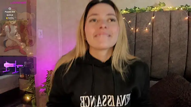 LanaMills  online show from 02-08-26, 05:22