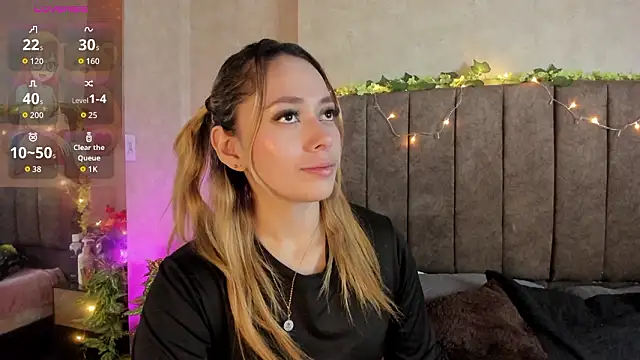 LanaMills  online show from 02-10-26, 05:11