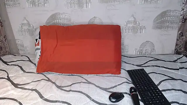 Lunalee online show from 05-14-26, 01:34