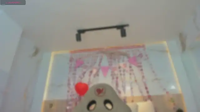Snapshot of valirya_devote chatting on 02-16-26, 03:46 valirya devote online show from 02-16-26, 03:46