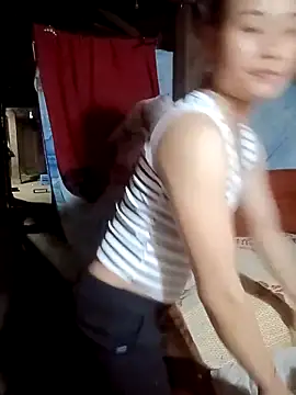 Snapshot of Ruaiuoi chatting on 04-27-26, 12:25 Ruaiuoi online show from 04-27-26, 12:25
