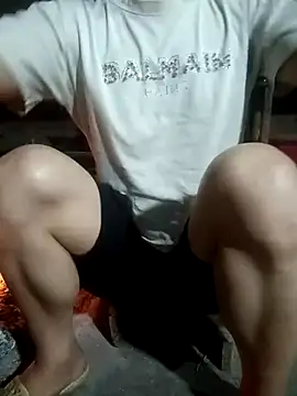 Snapshot of Ruaiuoi chatting on 04-28-26, 10:04 Ruaiuoi online show from 04-28-26, 10:04