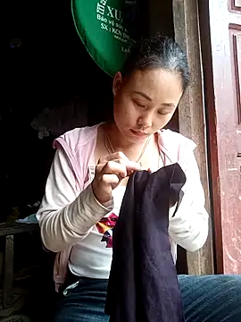 Snapshot of Ruaiuoi chatting on 05-19-26, 01:56 Ruaiuoi online show from 05-19-26, 01:56