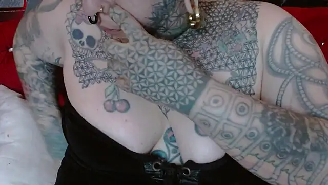 Snapshot of Venus_Rock chatting on 06-18-26, 12:53 Venus Rock online show from 06-18-26, 12:53