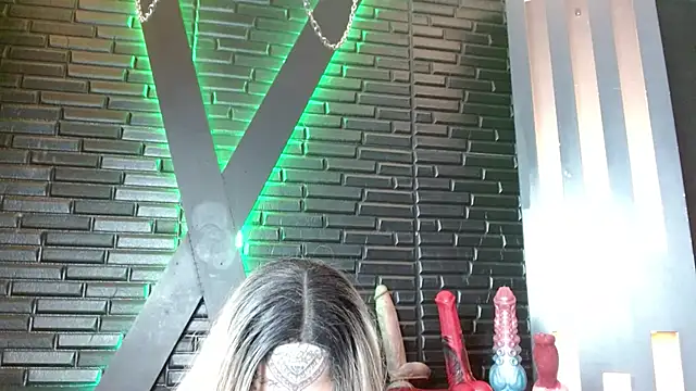 Snapshot of Venus_Rock chatting on 06-19-26, 12:31 Venus Rock online show from 06-19-26, 12:31