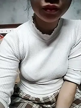 Snapshot of Mie_rose chatting on 11-17-25, 02:06 Mie rose online show from 11-17-25, 02:06