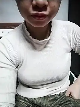 Snapshot of Mie_rose chatting on 12-14-25, 07:47 Mie rose online show from 12-14-25, 07:47