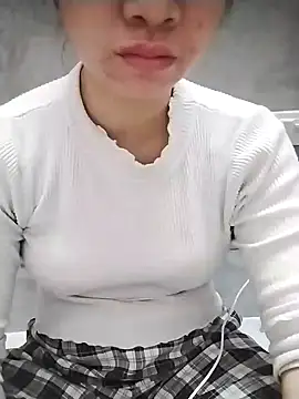 Snapshot of Mie_rose chatting on 12-21-25, 02:13 Mie rose online show from 12-21-25, 02:13