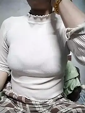 Snapshot of Mie_rose chatting on 02-02-26, 01:32 Mie rose online show from 02-02-26, 01:32