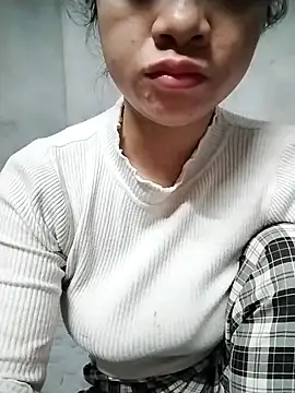 Snapshot of Mie_rose chatting on 02-18-26, 08:32 Mie rose online show from 02-18-26, 08:32