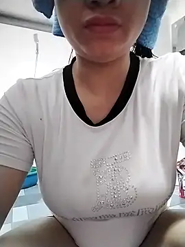 Snapshot of Mie_rose chatting on 03-08-26, 02:04 Mie rose online show from 03-08-26, 02:04