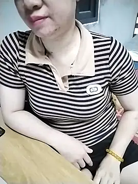 Snapshot of Mie_rose chatting on 03-18-26, 02:15 Mie rose online show from 03-18-26, 02:15