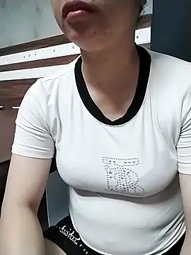 Snapshot of Mie_rose chatting on 04-11-26, 12:59 Mie rose online show from 04-11-26, 12:59