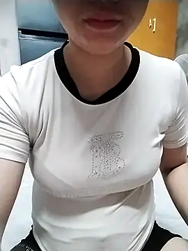 Snapshot of Mie_rose chatting on 04-15-26, 10:32 Mie rose online show from 04-15-26, 10:32