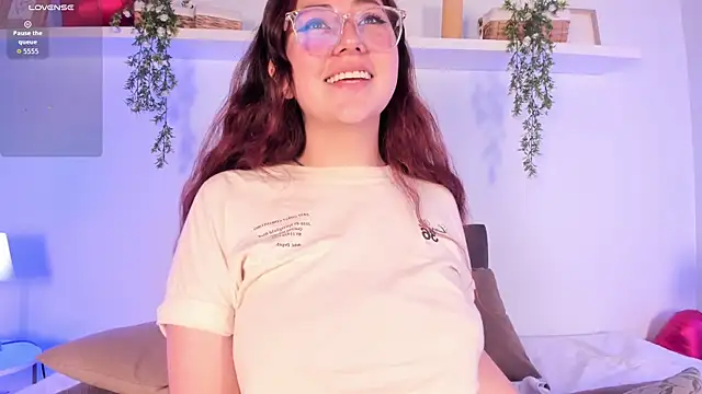 Nicolle Evanss  online show from 04-07-26, 03:29