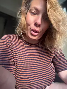 Snapshot of emmasweett11 chatting on 07-05-26, 03:56 emmasweett11 online show from 07-05-26, 03:56