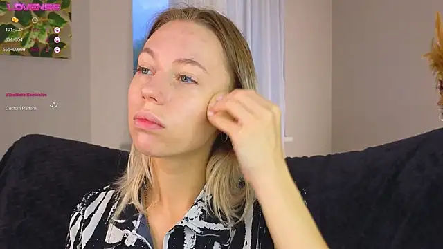 NyxaThorn online show from 10-10-25, 02:38