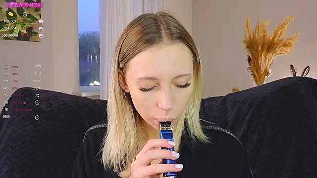 NyxaThorn online show from 10-16-25, 02:40