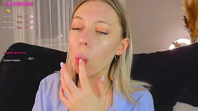 NyxaThorn online show from 10-28-25, 02:42