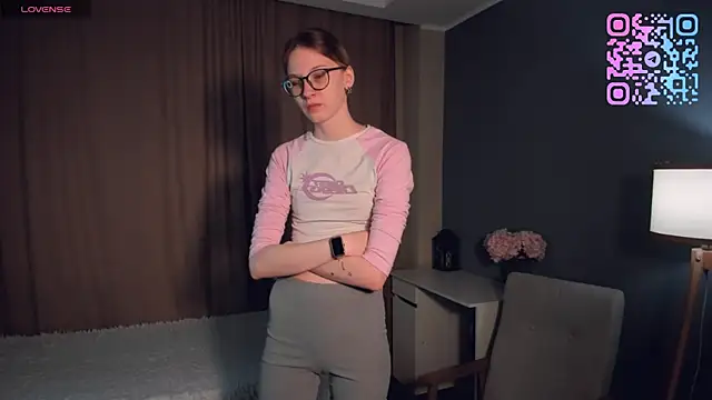 SharylSmalt online show from 04-10-26, 01:11