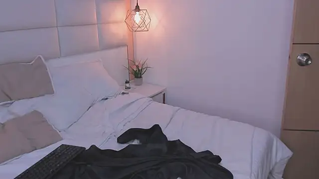 Snapshot of Salome_Smitth_1 chatting on 08-06-26, 01:51 Salome Smitth 1 online show from 08-06-26, 01:51